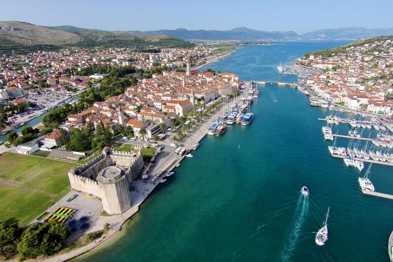 Apartments By The Sea Trogir - 11895 المظهر الخارجي الصورة